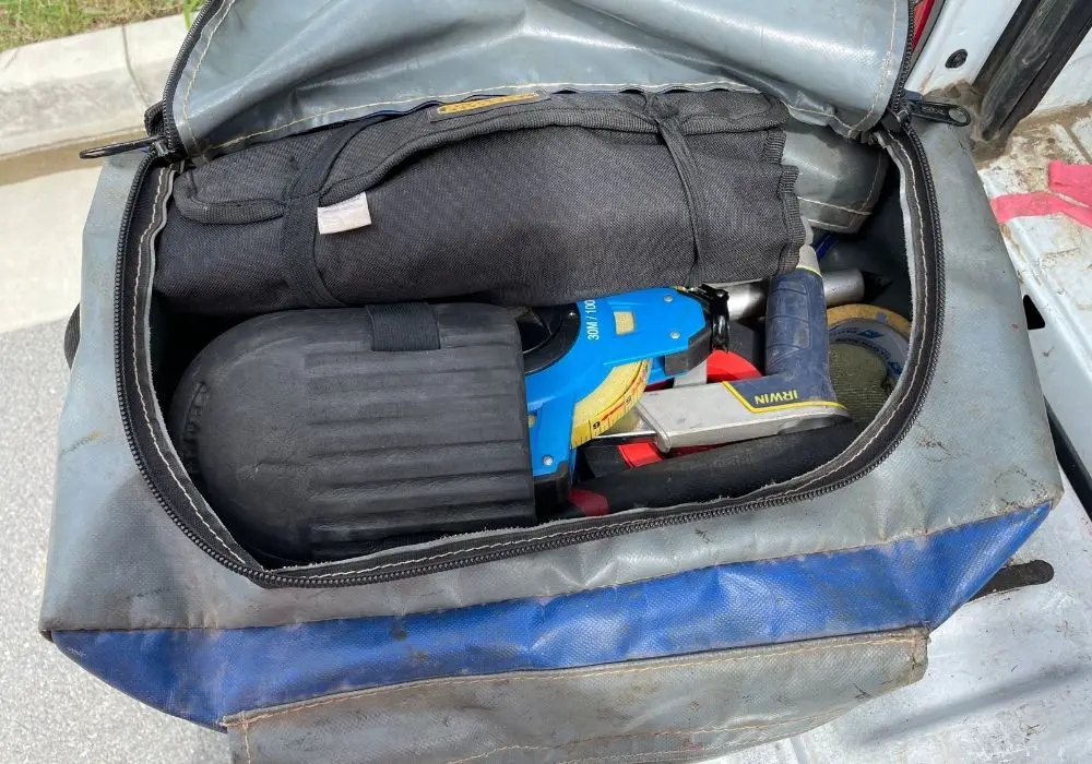 whats in a surveyors tool bag 210327