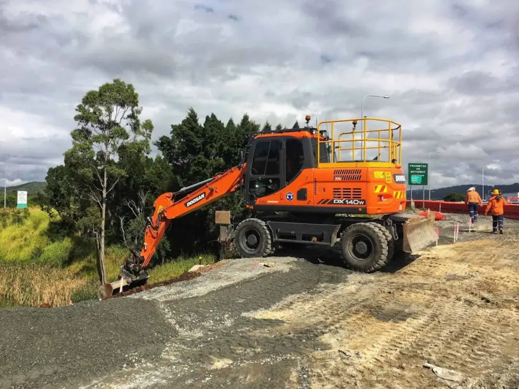 230312 Mobile crane shaping batter slope 1