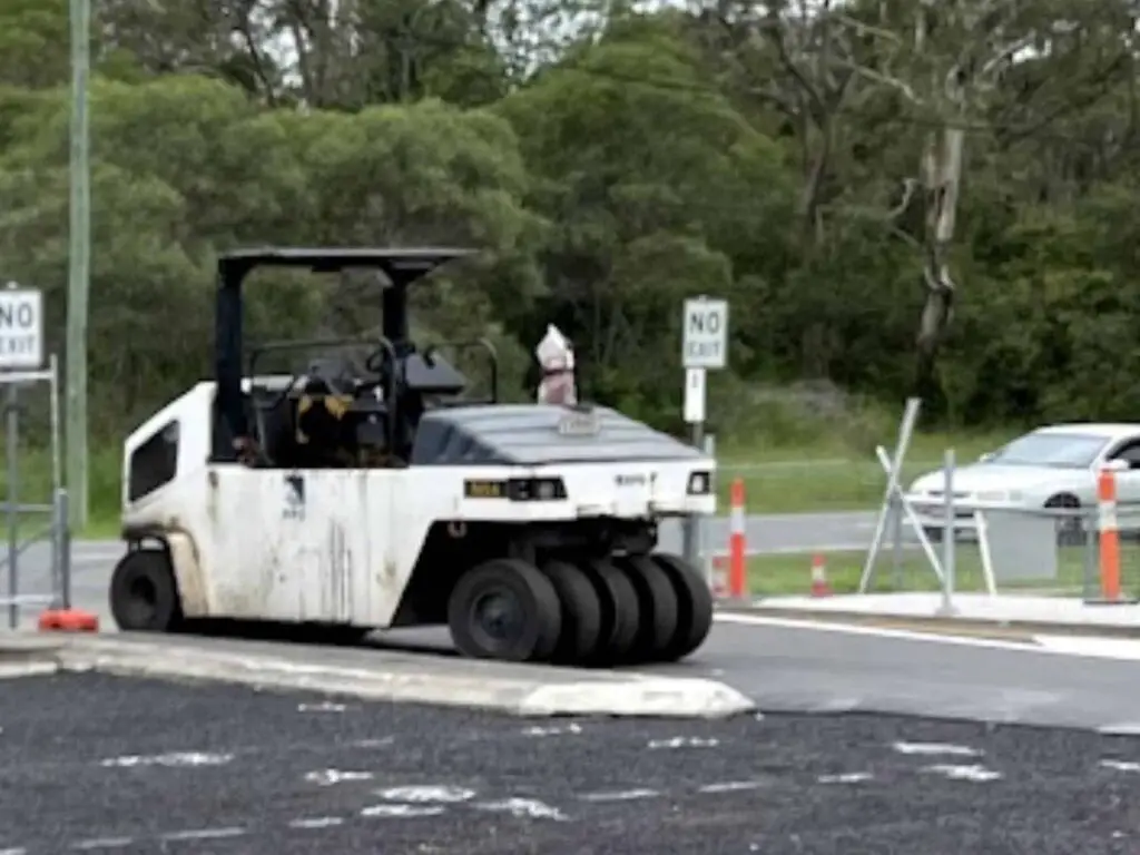 230312 Pneumatic Tyred Roller on a road project 1