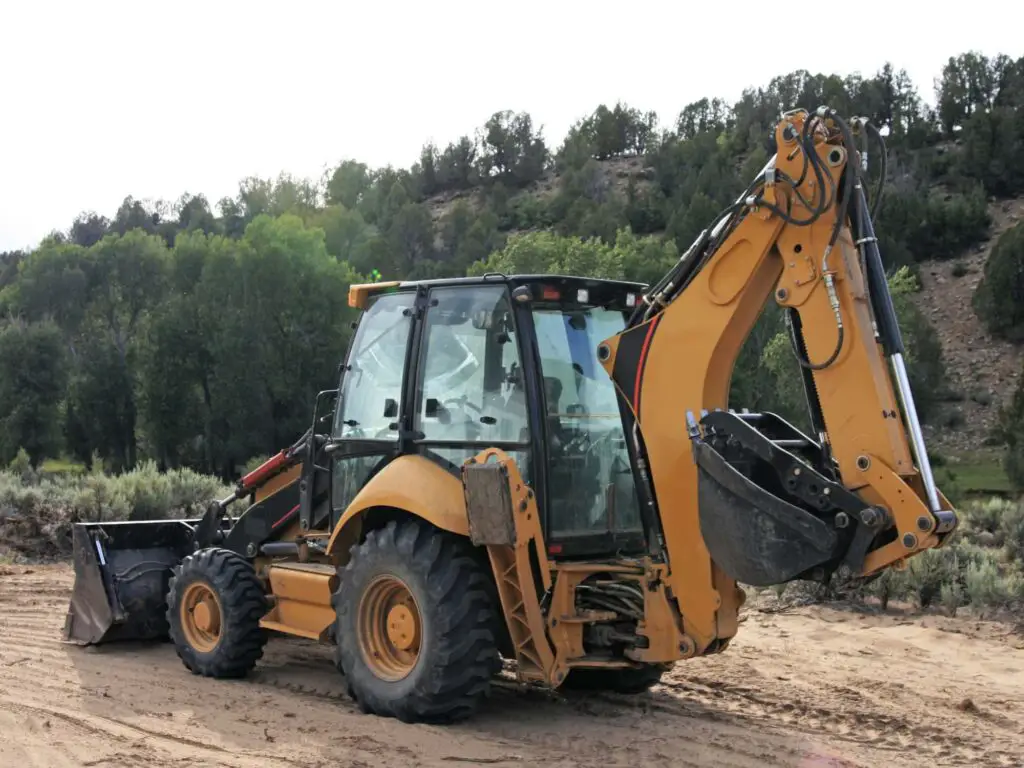 230316 Backhoe with rear bucket retracted