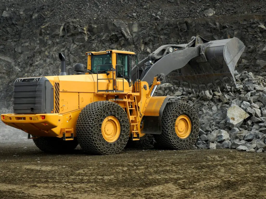 230316 Front end loader moving rocks