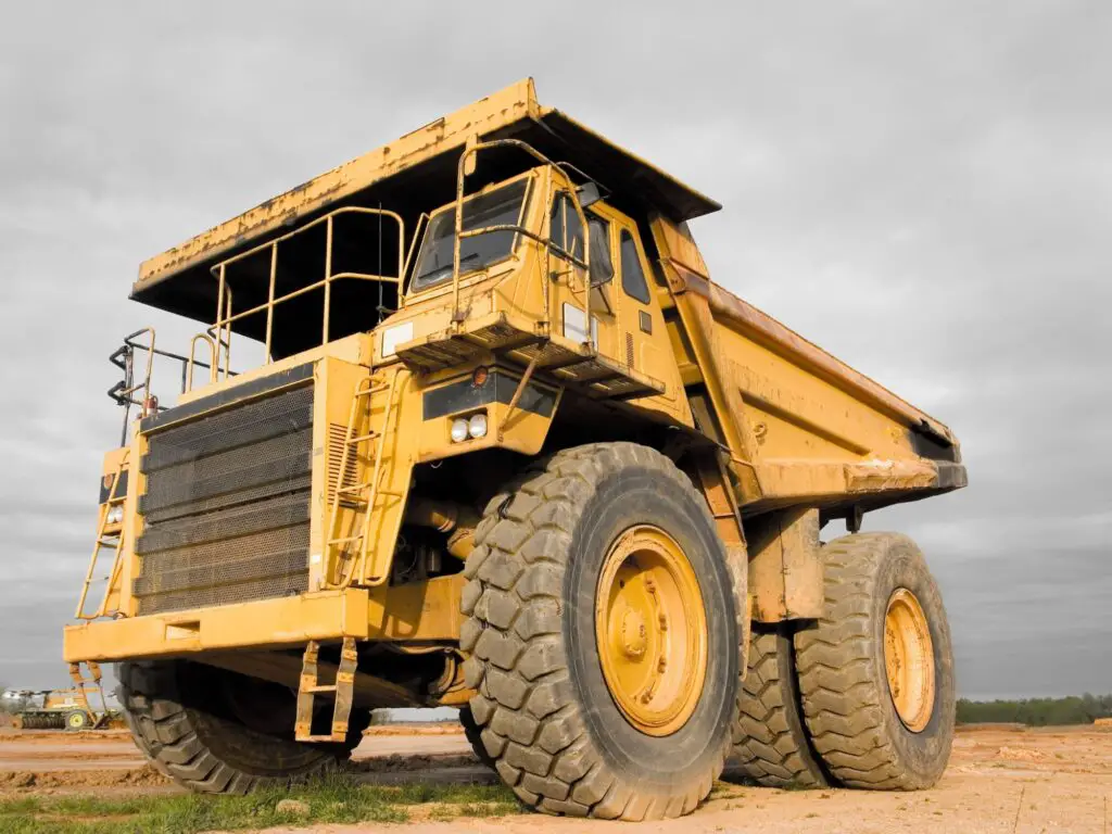 230316 Large dump truck