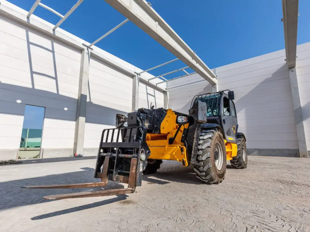 230316 Telescopic handler with forks