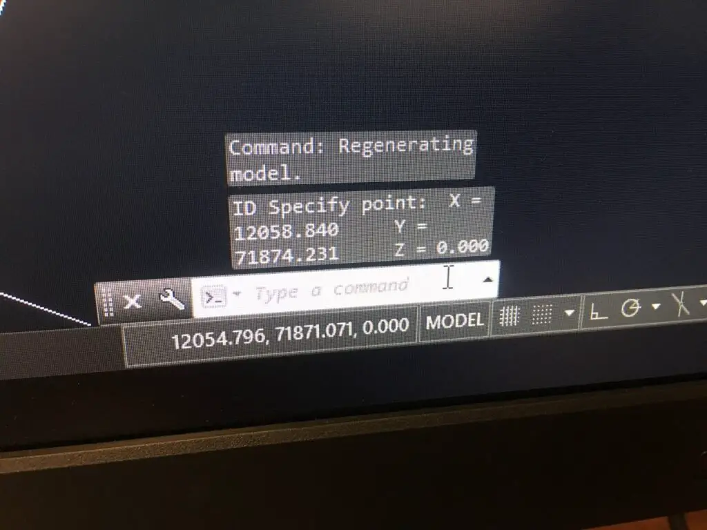 how to examine the coordinates of a selection point in autocad